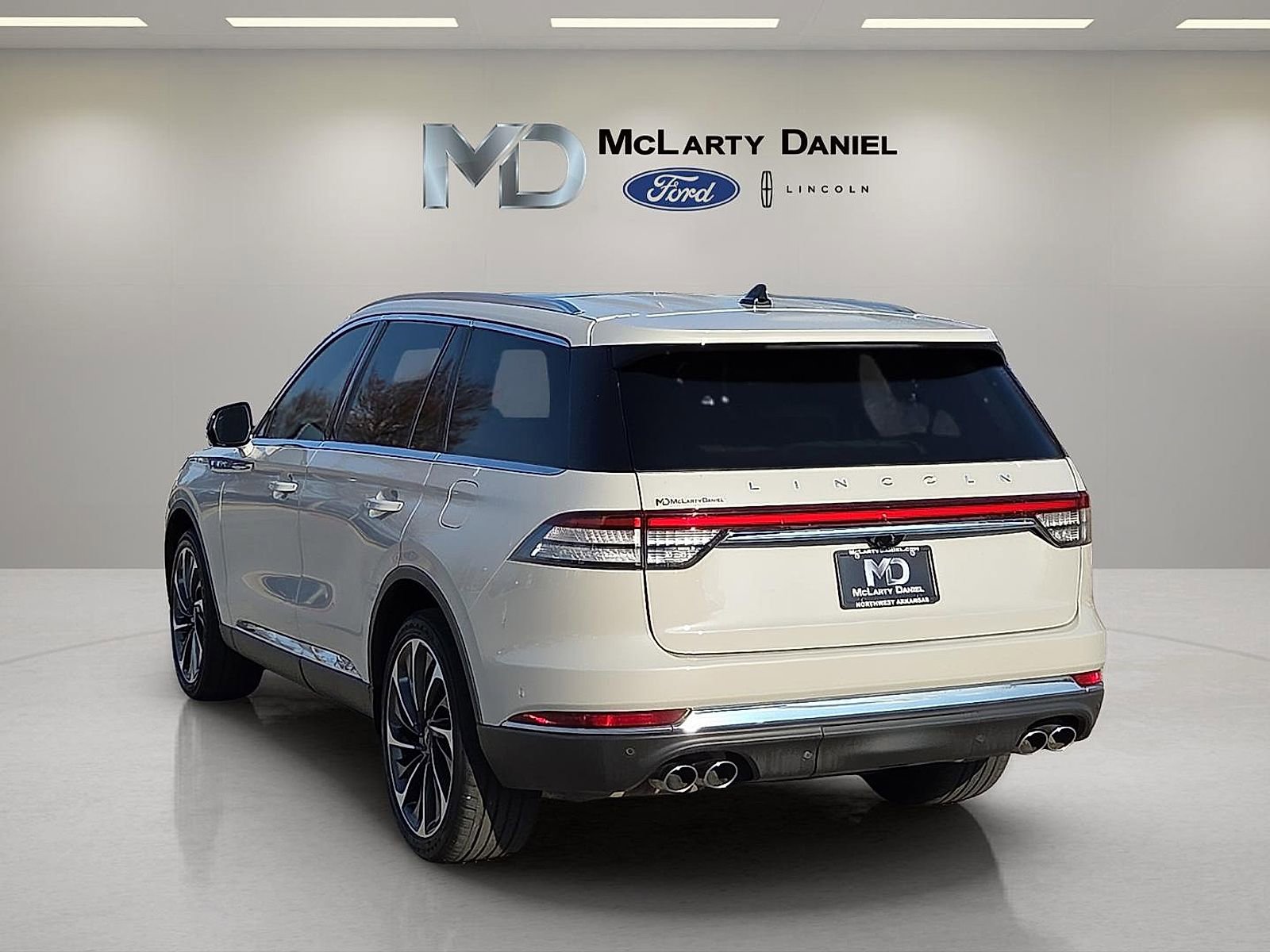 Used 2023 Lincoln Aviator Reserve w/ Equipment Group 201A AWD/4WD image 4