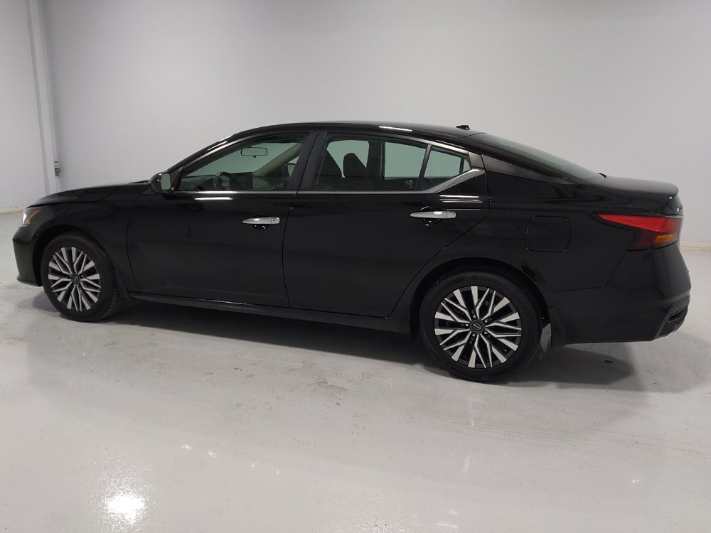 Used 2023 Nissan Altima 2.5 SV w/ SV Premium Package image 3