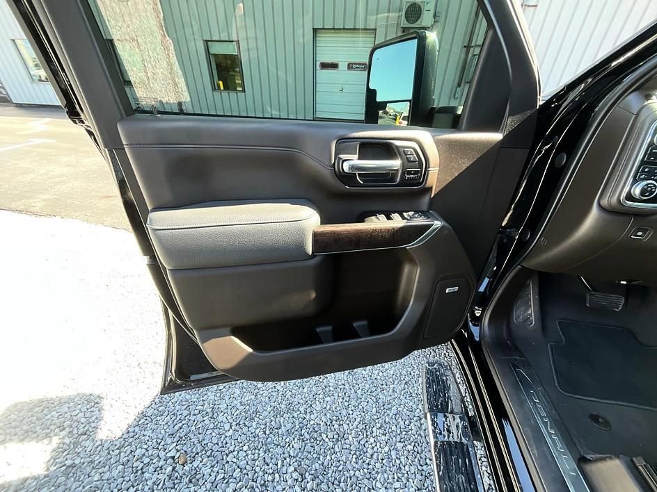 Used 2022 GMC Sierra 2500 Denali w/ Denali Ultimate Package image 13
