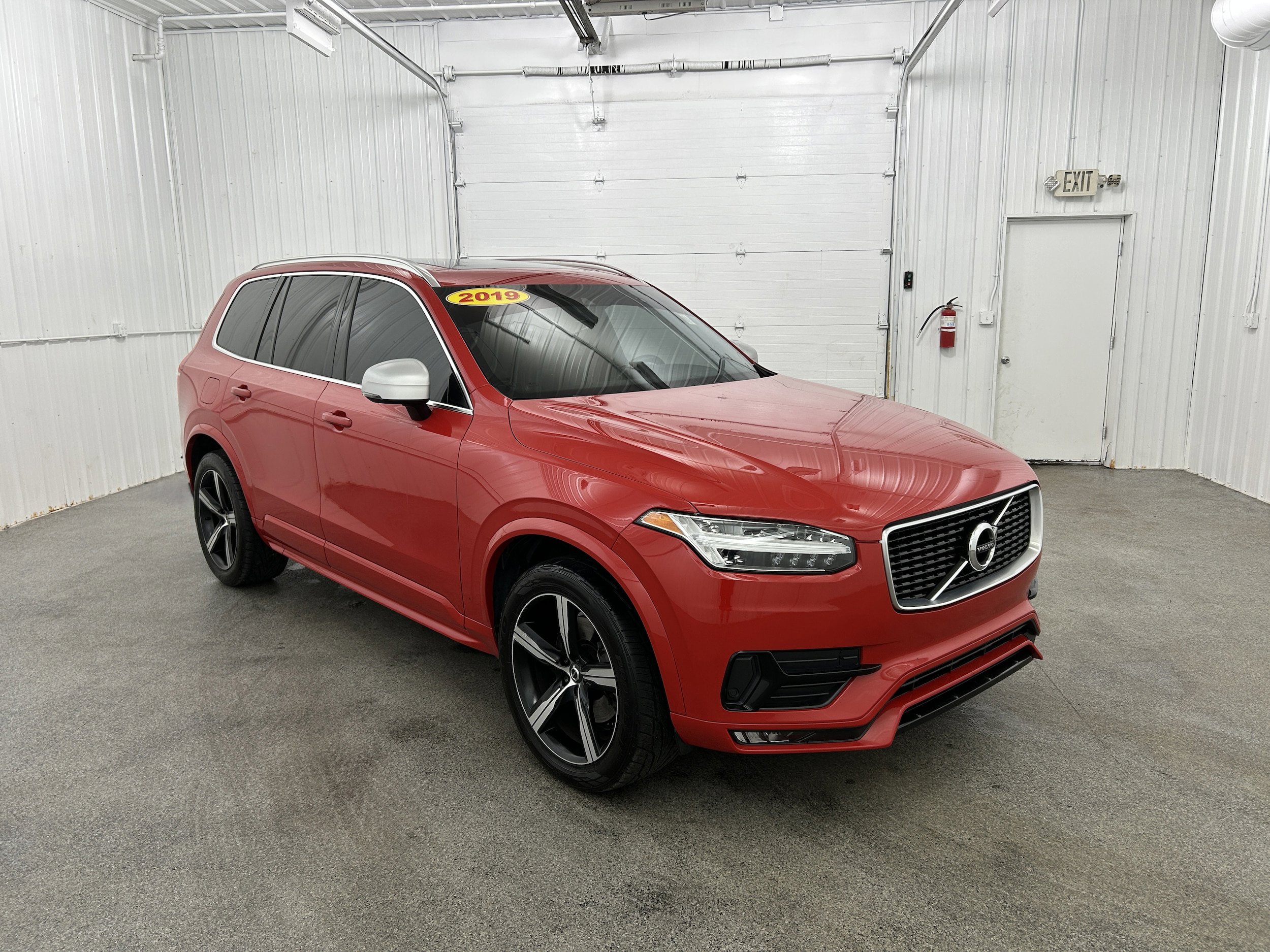 Used 2019 Volvo XC90 T6 R-Design w/ Protection Package AWD/4WD image 2