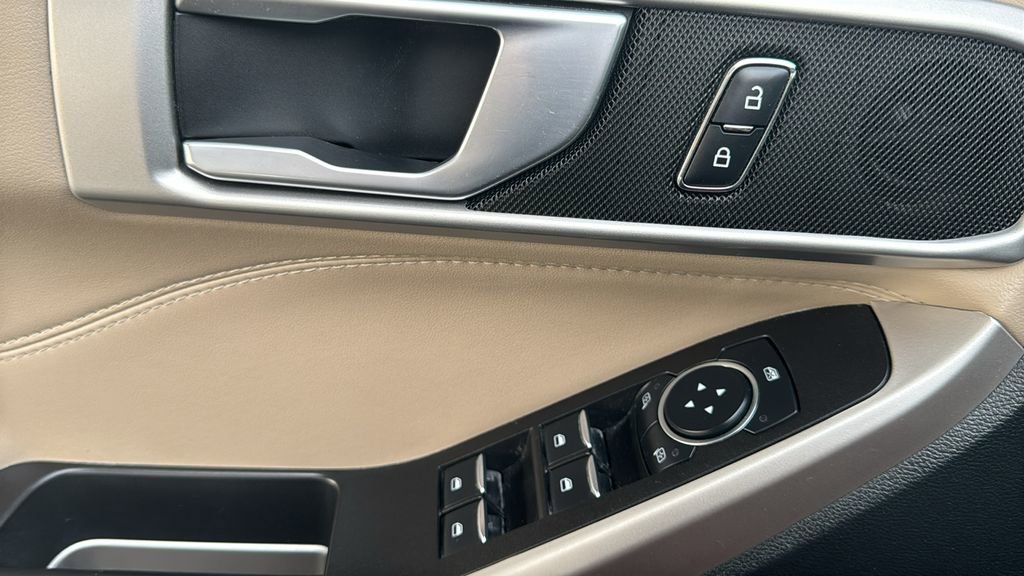 Certified 2023 Ford Explorer XLT image 19