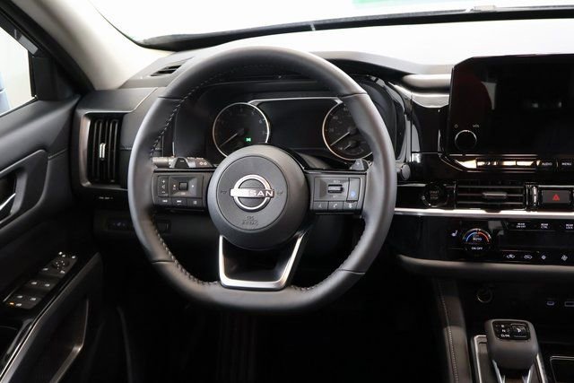 New 2025 Nissan Pathfinder SL w/ Black Appearance Package image 14