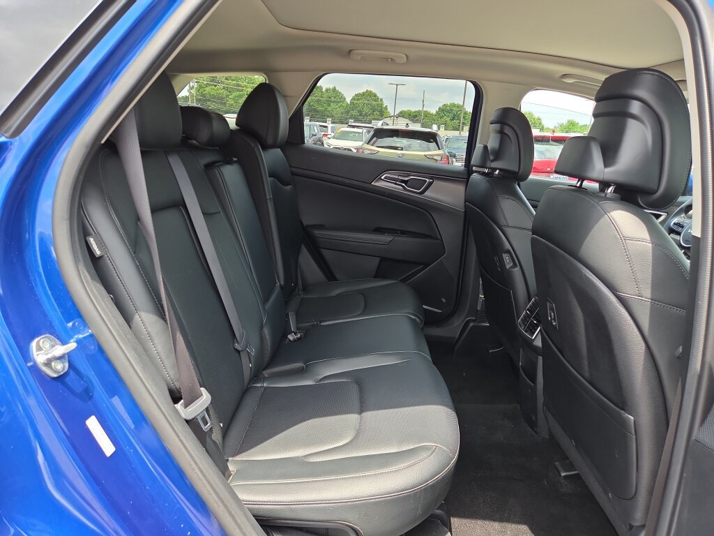 Used 2025 Kia Sportage SX FWD image 14