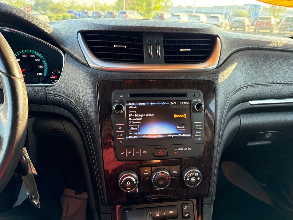 Used 2015 Chevrolet Traverse LT w/ Style and Technology Package image 24