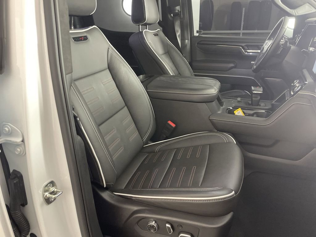 Used 2025 GMC Sierra 1500 AT4X image 28