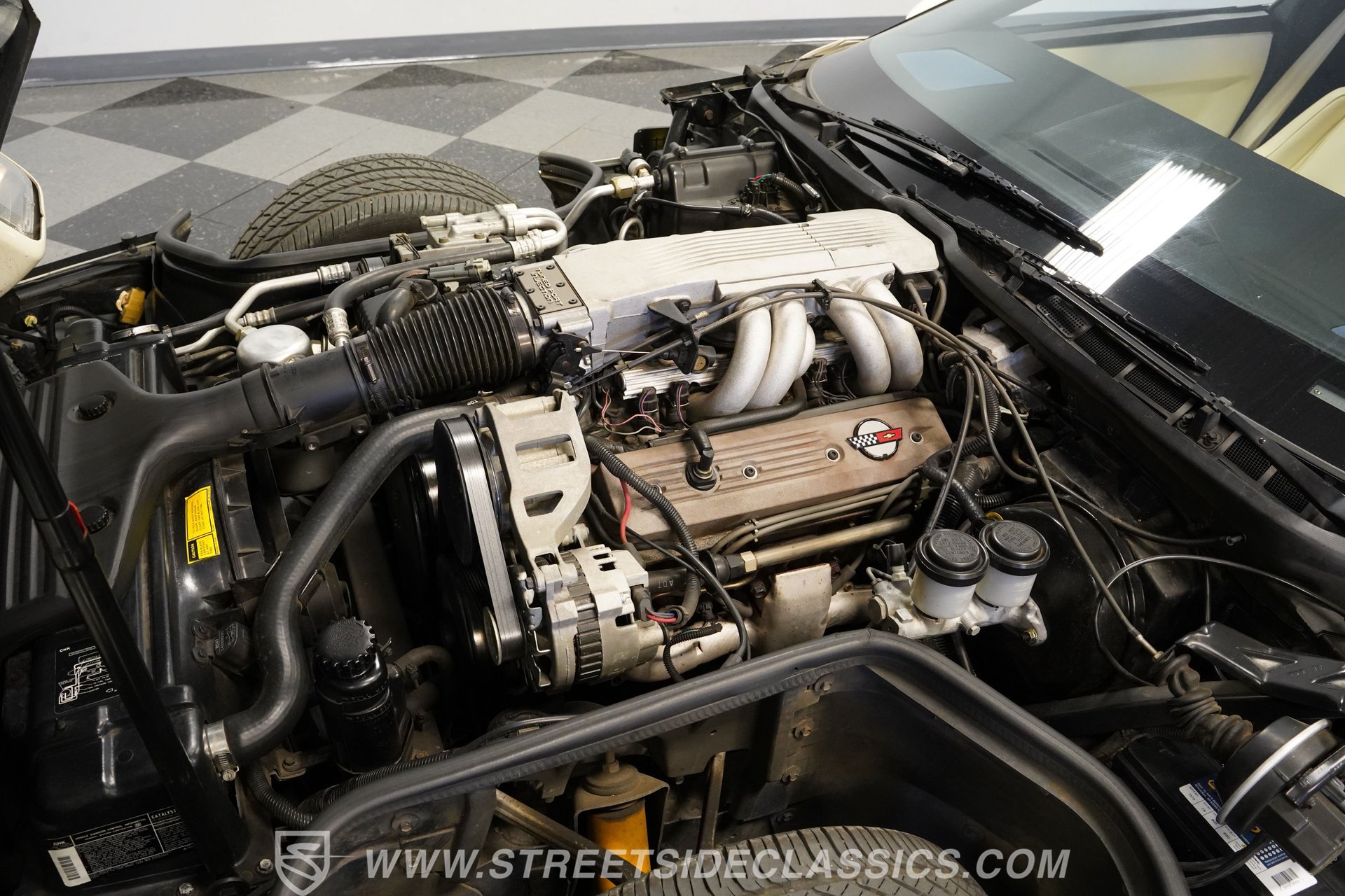 Used 1988 Chevrolet Corvette Coupe RWD image 3