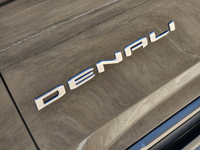 Used 2021 GMC Yukon Denali w/ Denali Premium Package image 12