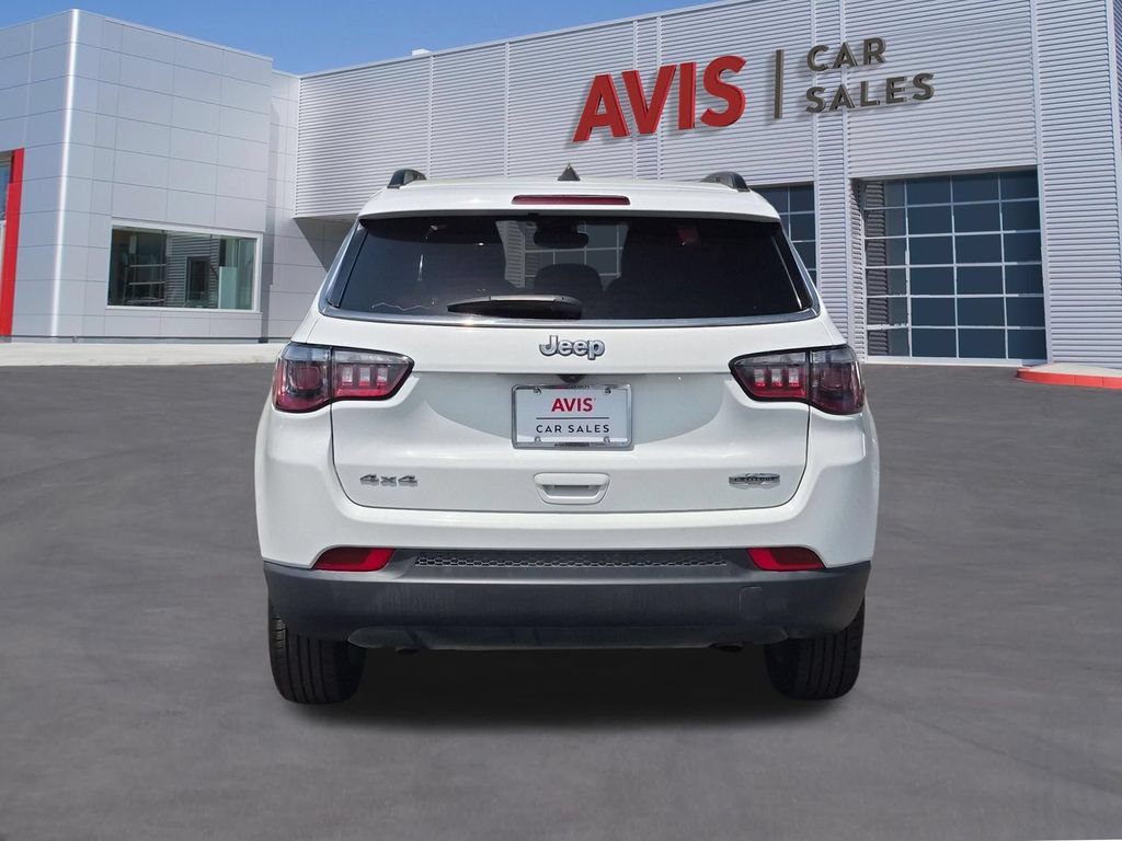 Used 2025 Jeep Compass Latitude w/ Sun & Sound Group AWD/4WD image 7