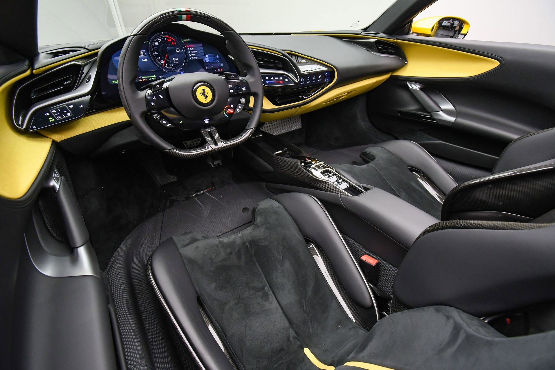 Used 2022 Ferrari SF90 Spider image 10