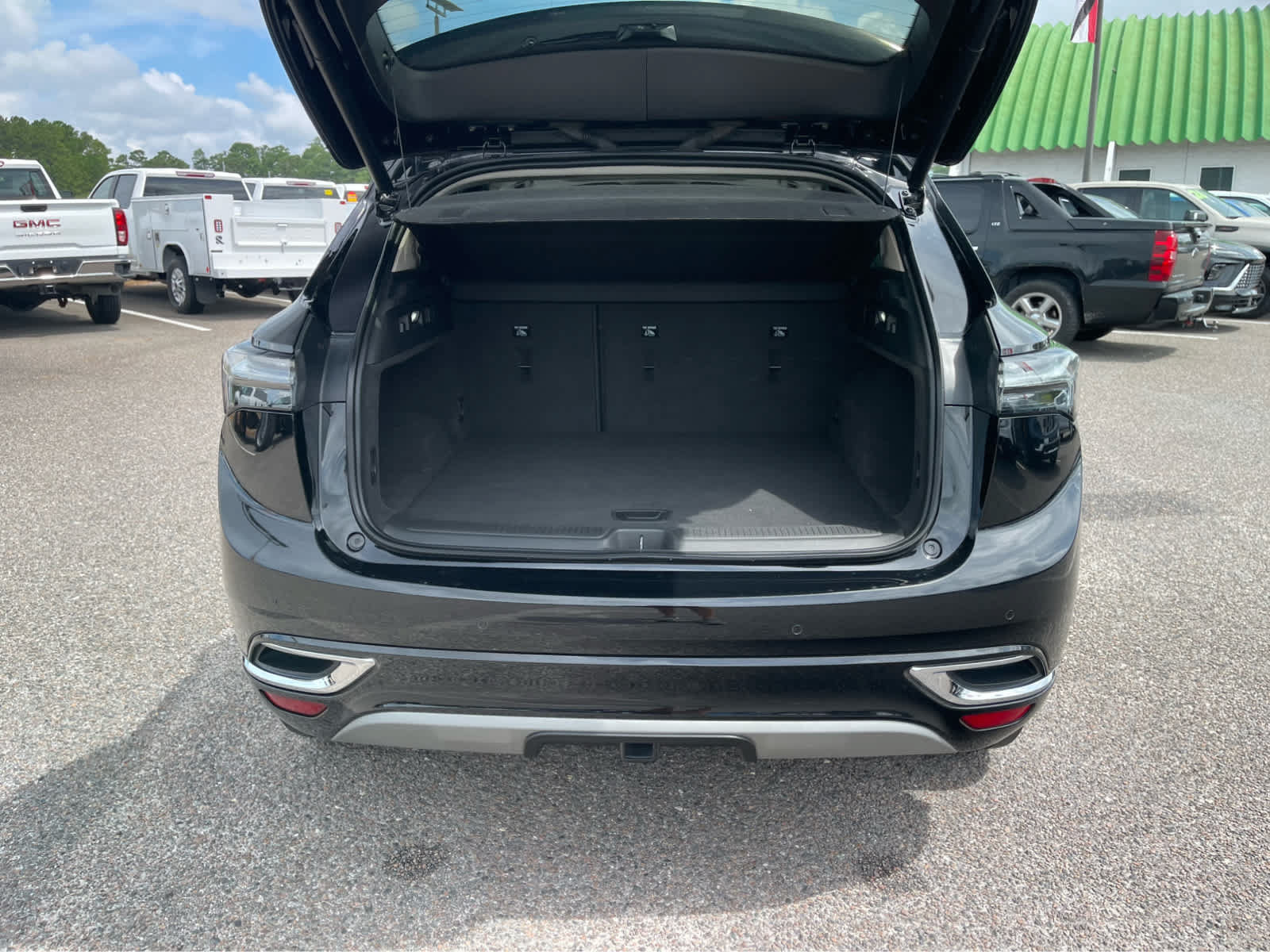 Used 2022 Buick Envision Avenir w/ Technology Package II FWD image 25