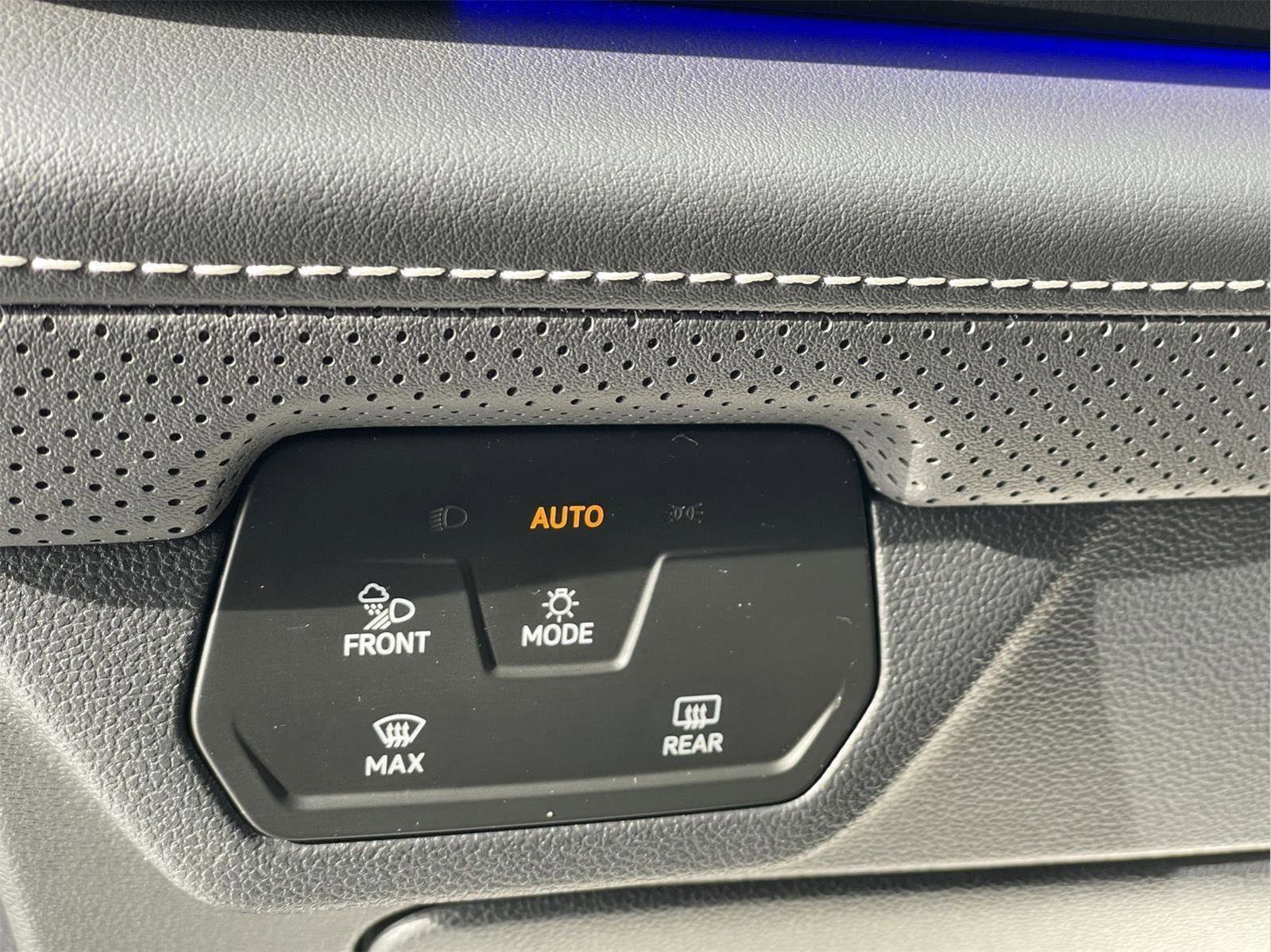 Used 2024 Volkswagen Atlas Cross Sport SEL R-Line image 26