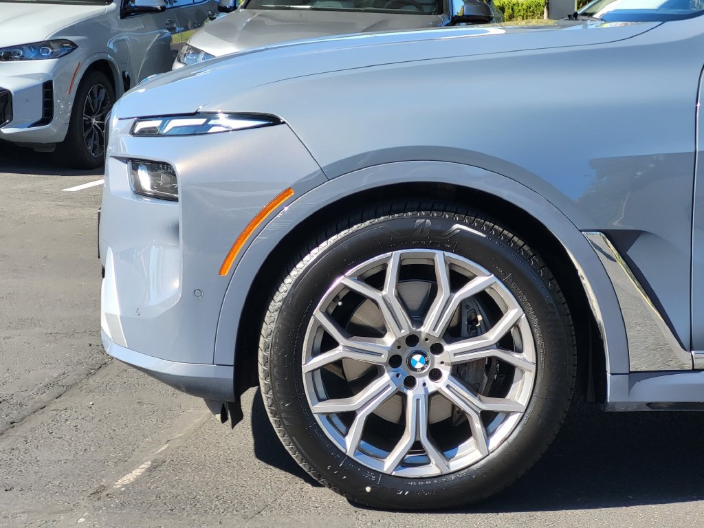 Used 2024 BMW X7 xDrive40i w/ Premium Package AWD/4WD image 6