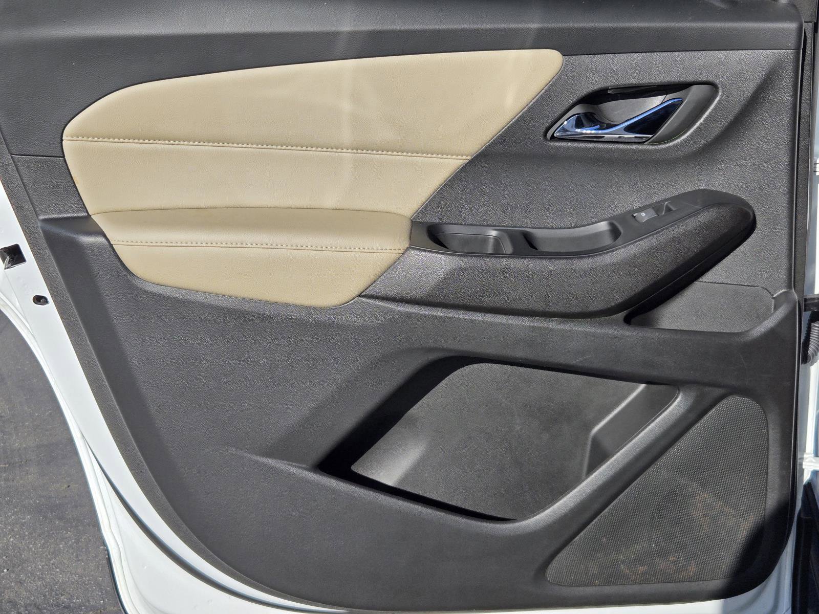 Used 2023 Chevrolet Traverse LS image 24