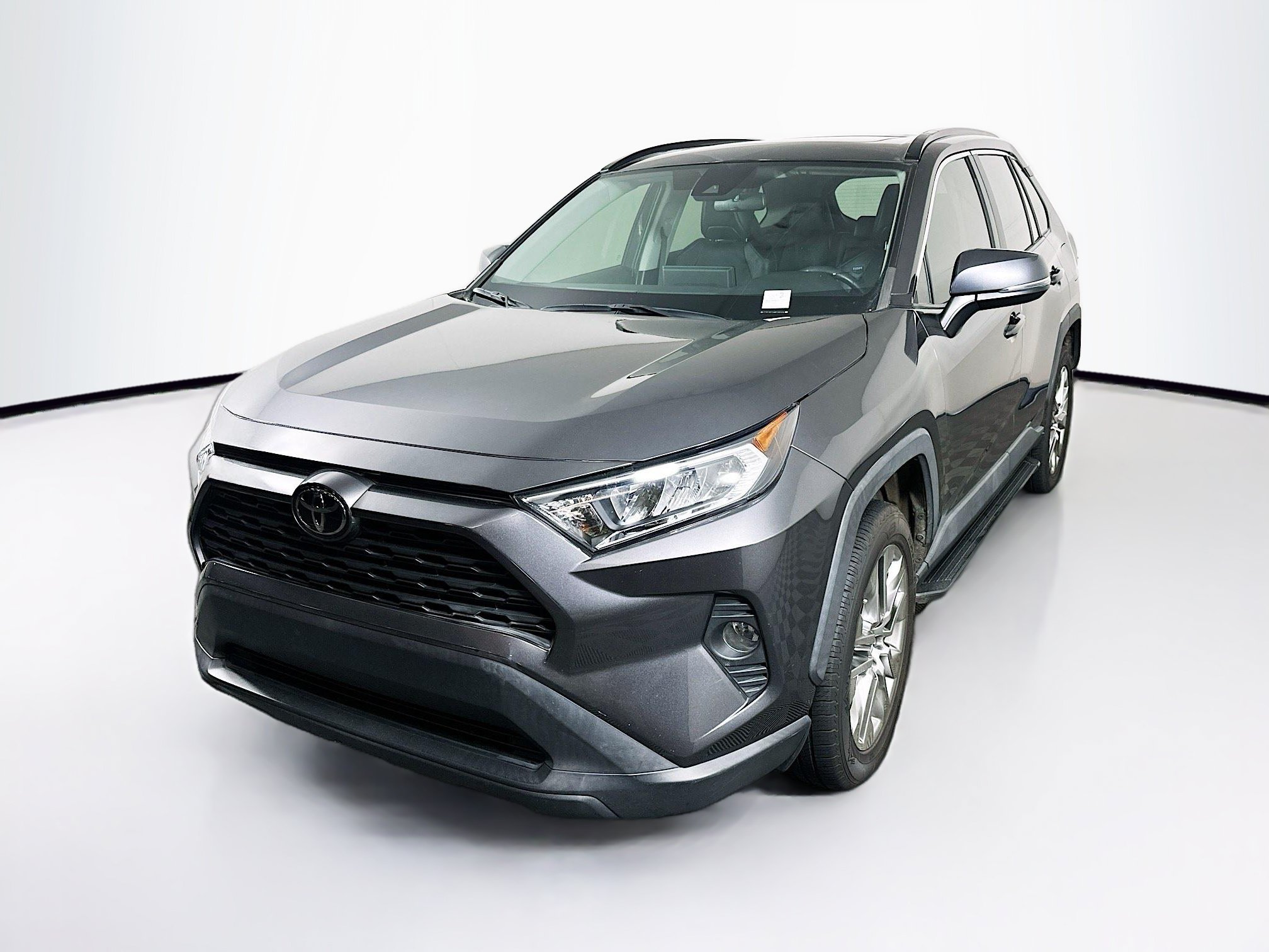 Used 2021 Toyota RAV4 XLE Premium FWD image 3