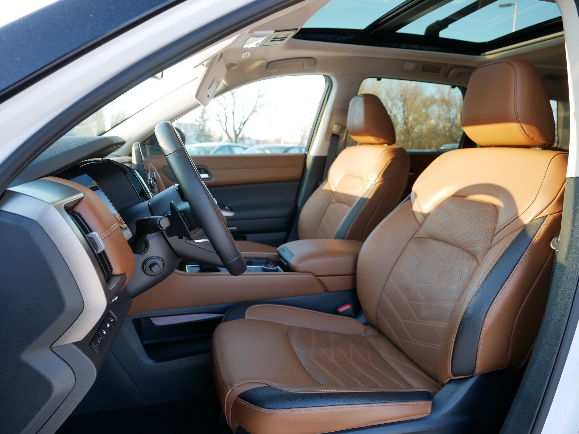 Certified 2025 Nissan Pathfinder Platinum image 34