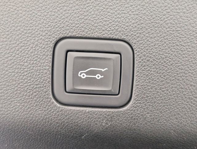 Certified 2023 Chevrolet Suburban Premier image 32