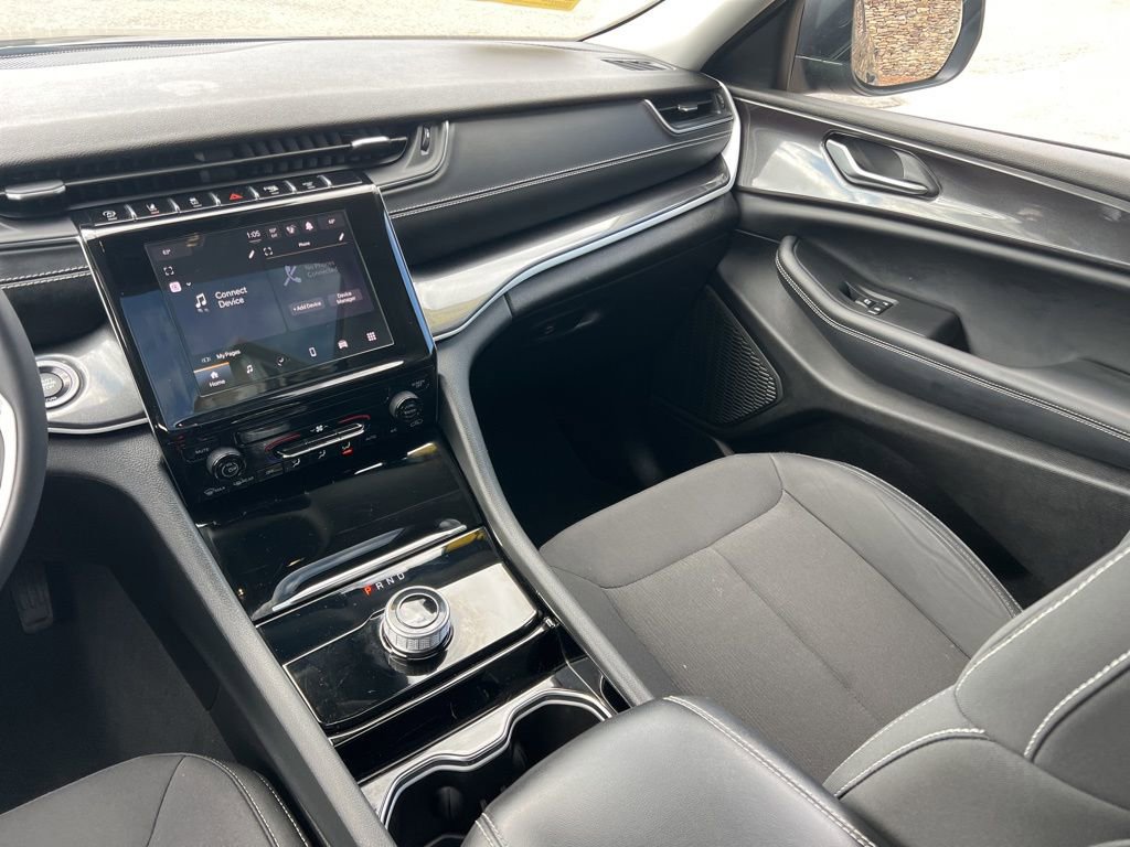 Used 2023 Jeep Grand Cherokee Laredo image 23