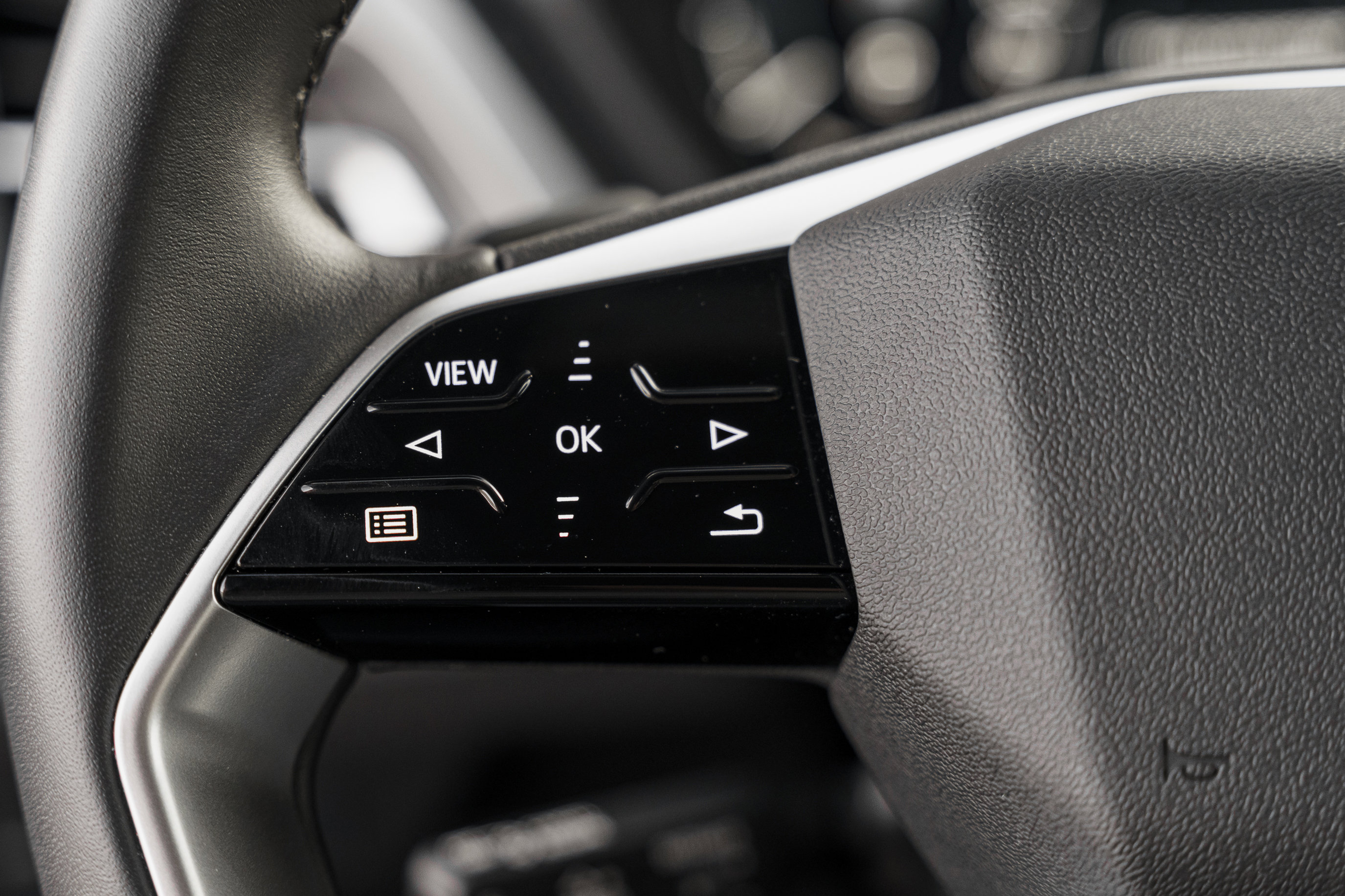 Used 2024 Audi Q4 e-tron Premium image 16