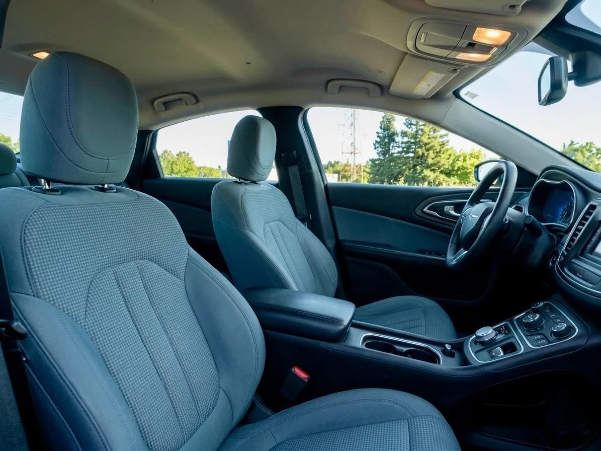 Used 2016 Chrysler 200 Limited FWD image 9