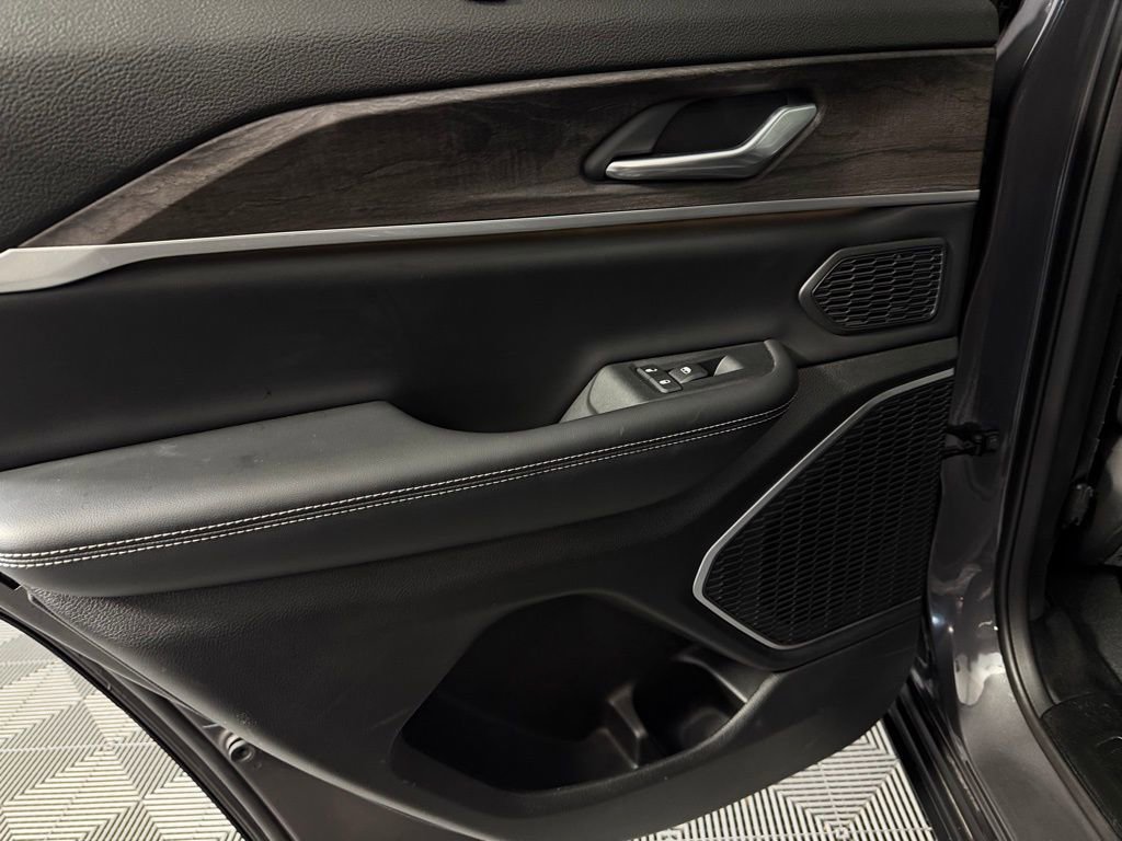 Used 2022 Jeep Grand Cherokee Limited 4xe w/ Luxury Tech Group II image 29