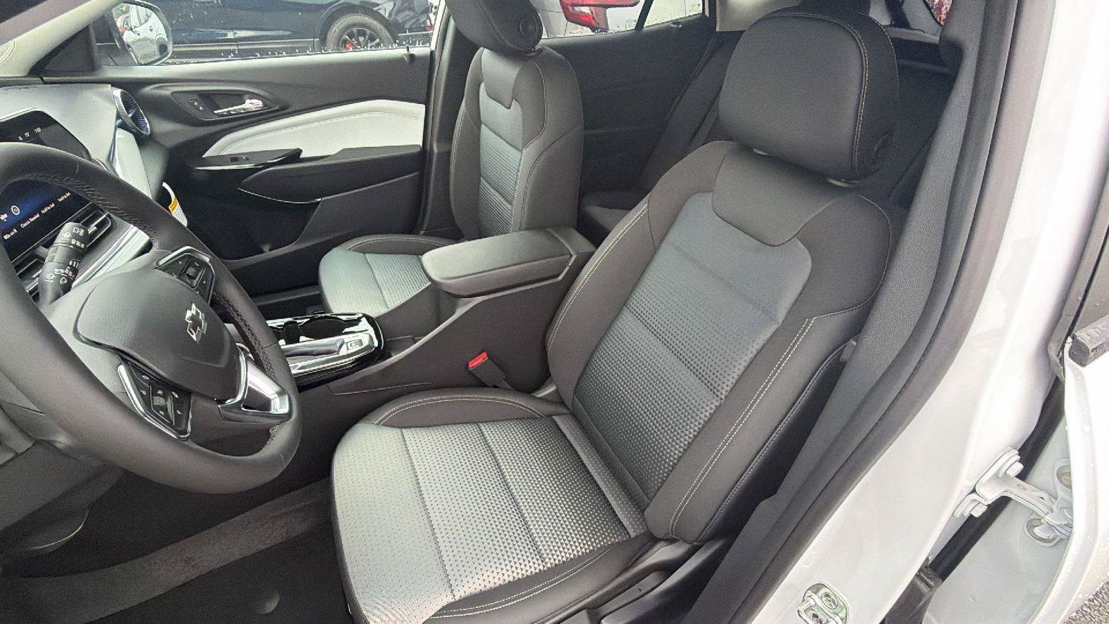 New 2026 Chevrolet Trax LT w/ Driver Confidence Package FWD image 4