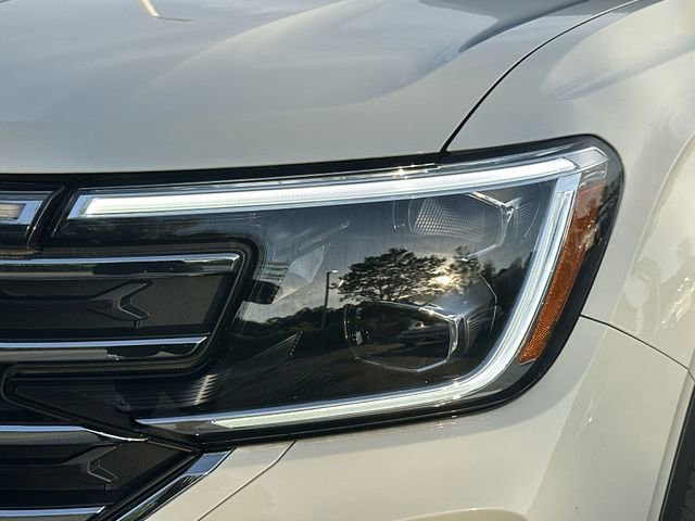 Used 2025 Volkswagen Atlas SE w/ Black Wheel Package image 9