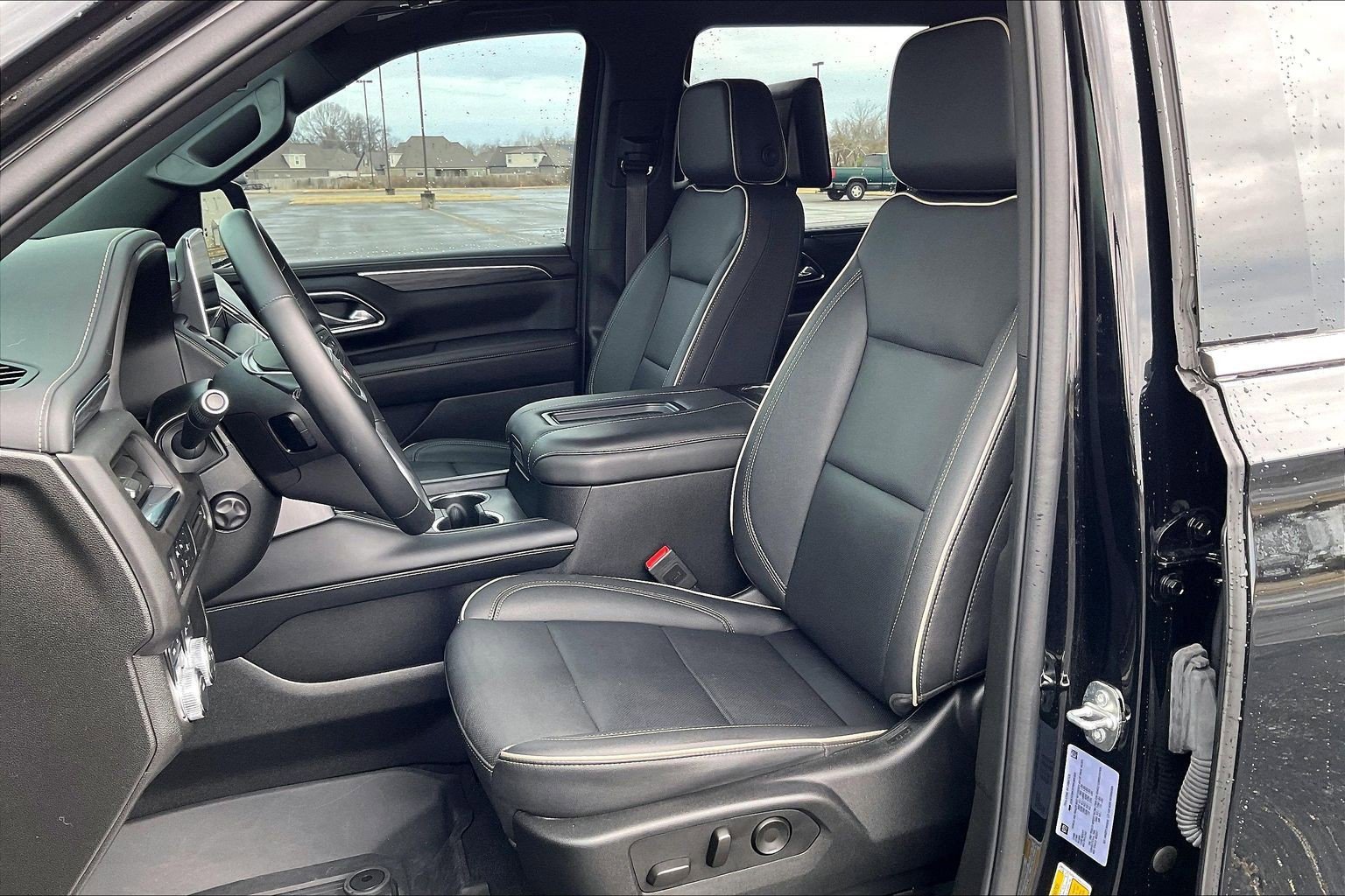 Used 2024 GMC Yukon SLT w/ SLT Luxury Package image 7