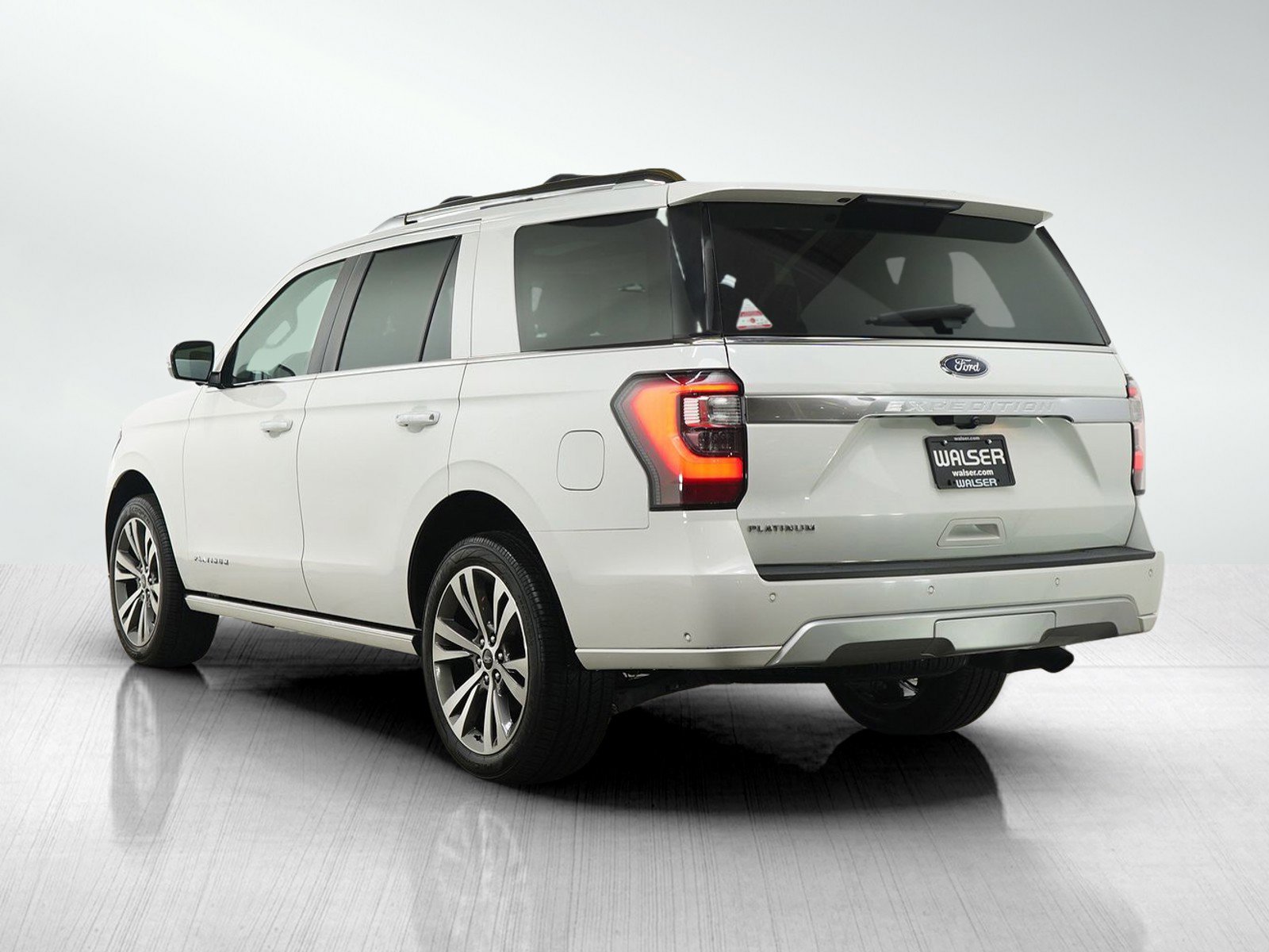 Used 2021 Ford Expedition Platinum image 3