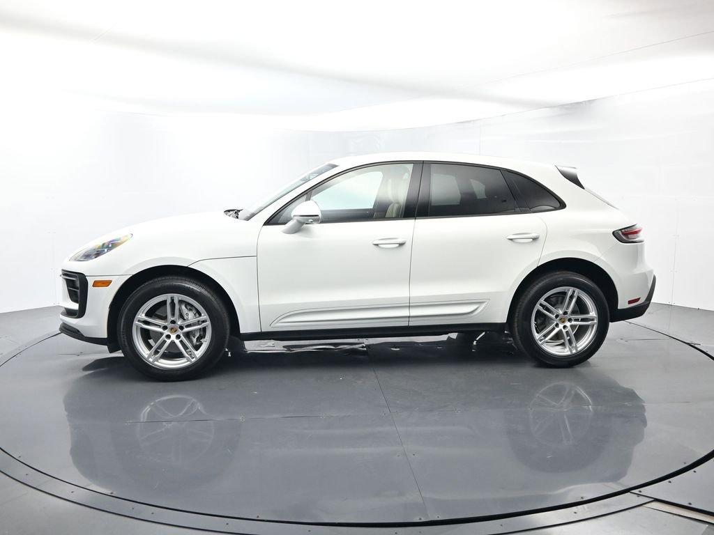 Certified 2023 Porsche Macan AWD/4WD image 2