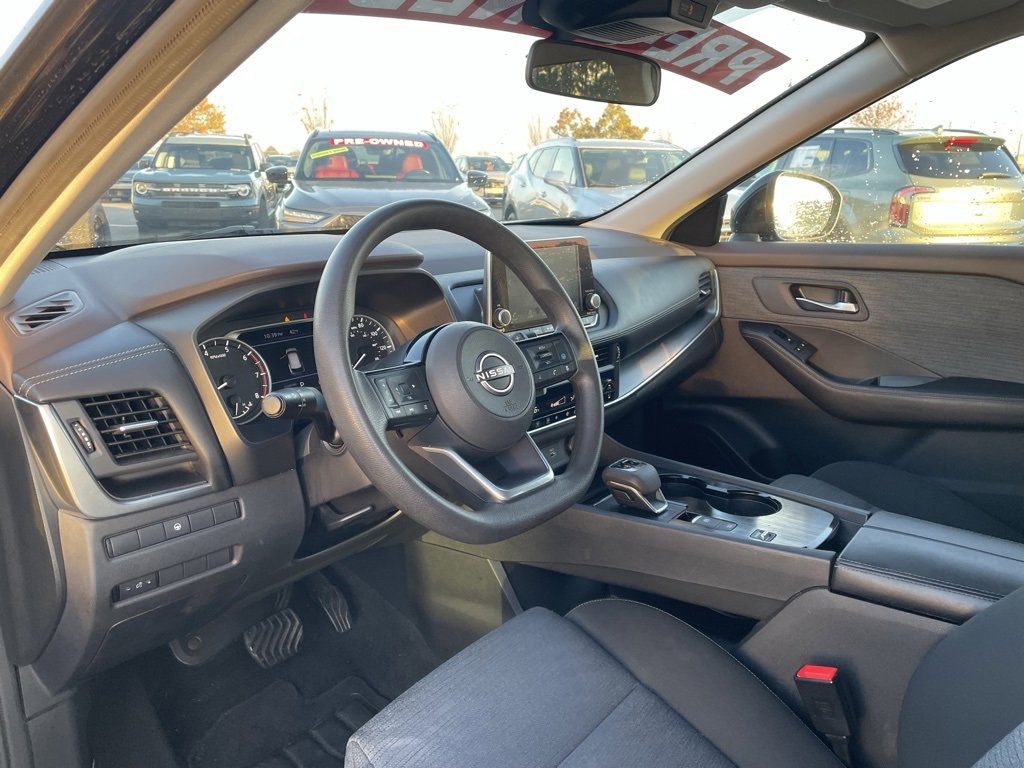 Used 2023 Nissan Rogue SV image 10