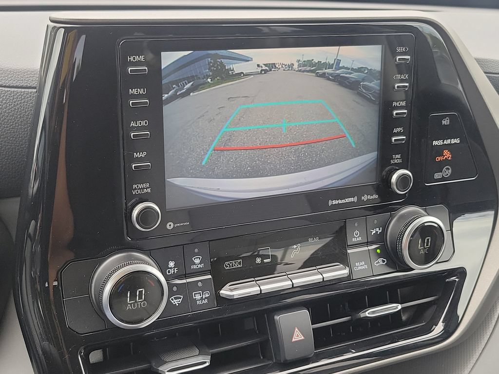Used 2020 Toyota Highlander LE AWD/4WD image 27