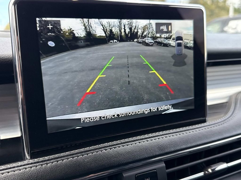 Used 2022 Lincoln Corsair AWD w/ Equipment Group 101A image 4