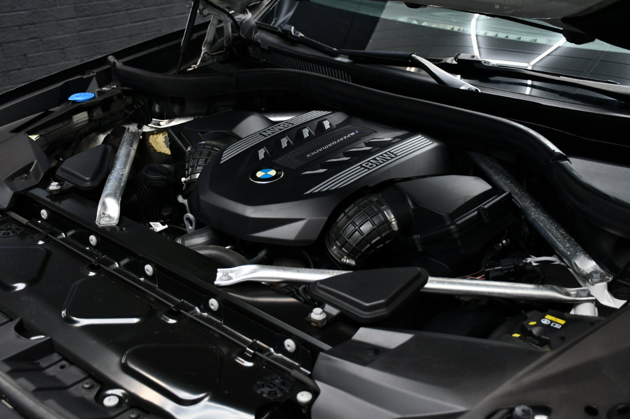 Used 2022 BMW X7 M50i w/ Executive Package image 16