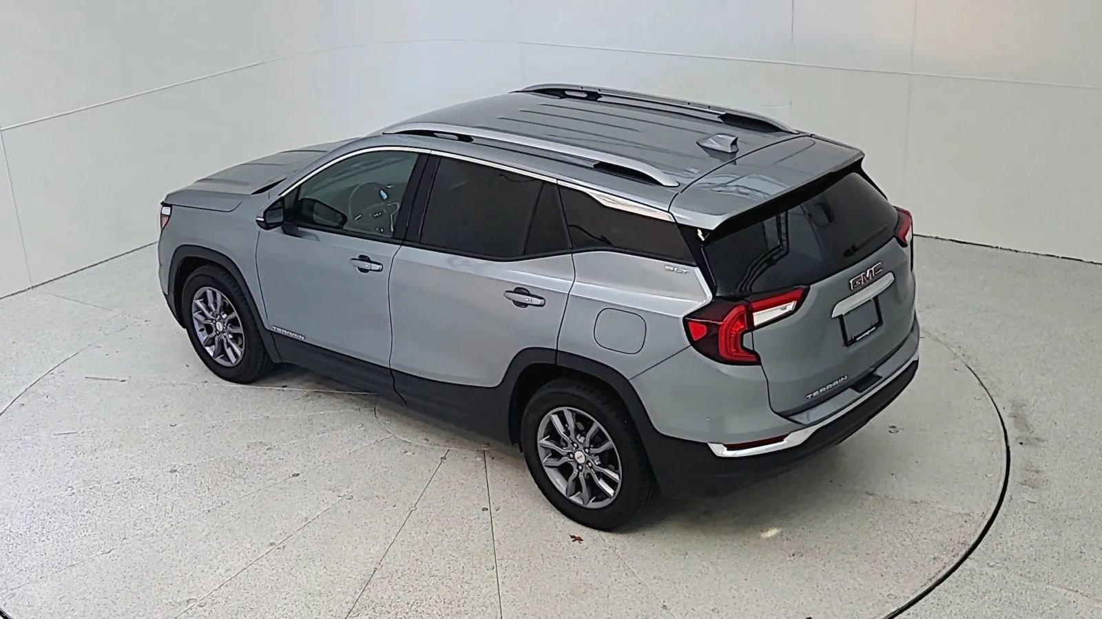 Used 2023 GMC Terrain SLT image 46