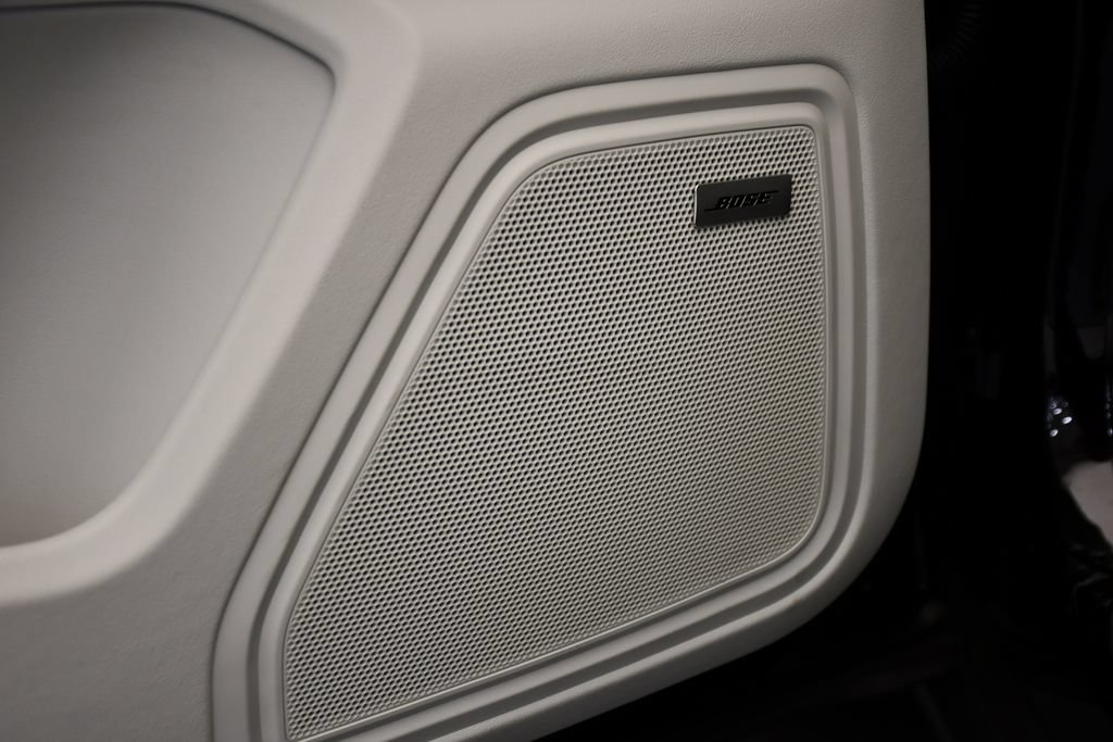 Certified 2026 Porsche Macan Turbo AWD/4WD image 39