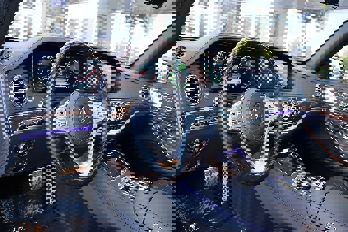 Used 2019 Mercedes-Benz S 560 Sedan w/ AMG Line Exterior image 25