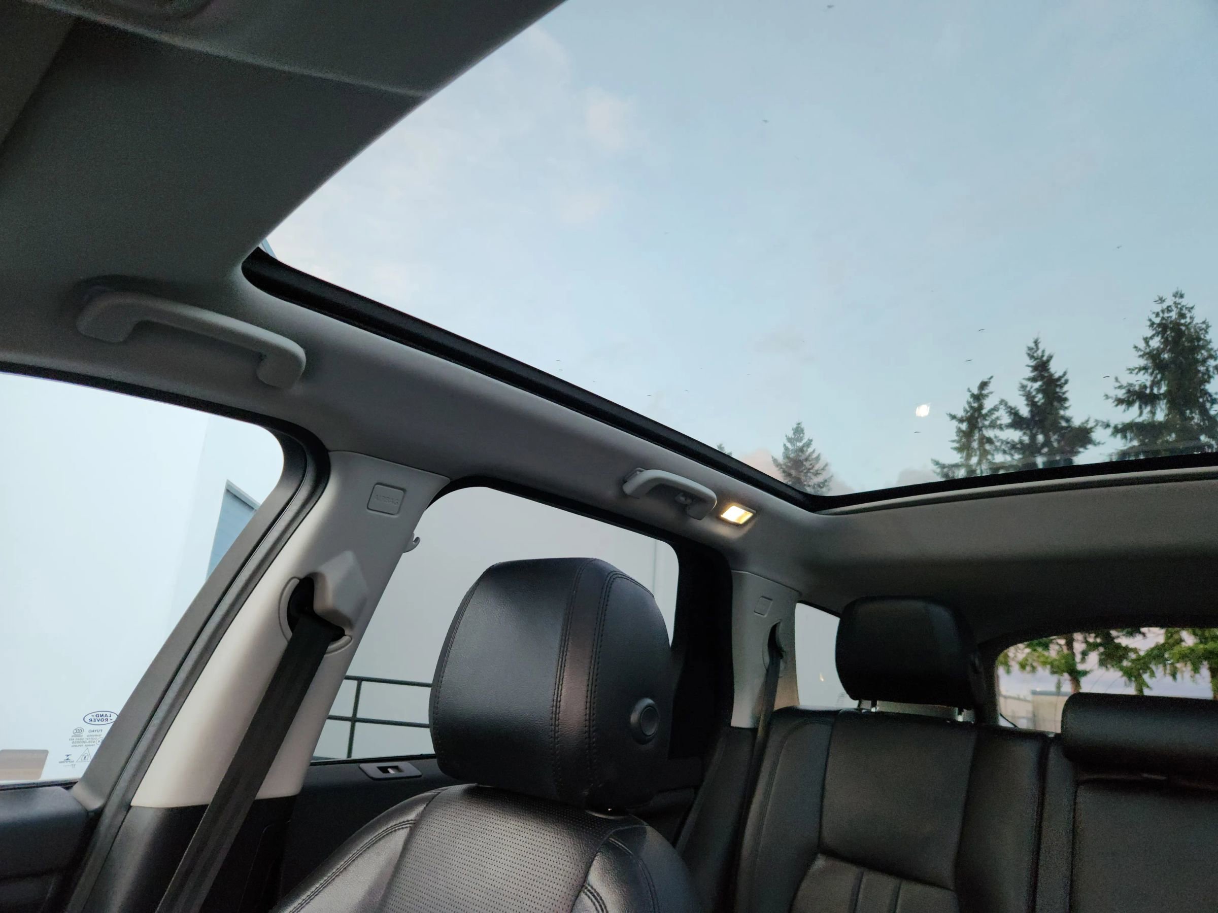 Used 2018 Land Rover Discovery Sport HSE image 15