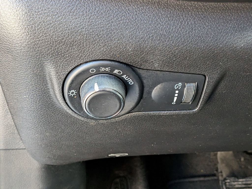 Used 2023 Jeep Compass Sport image 13