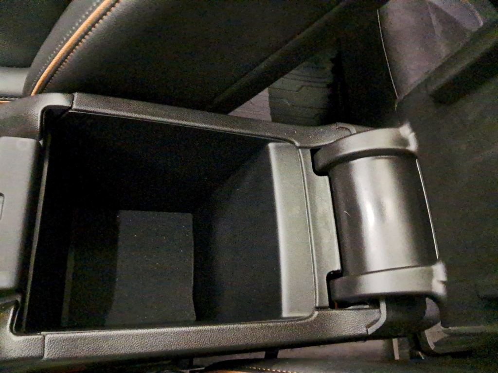 Used 2022 GMC Acadia AT4 w/ Technology Package image 18