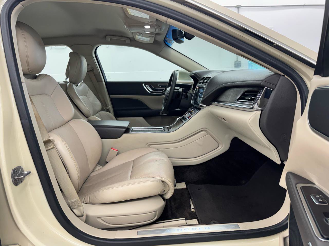 Used 2018 Lincoln Continental Select FWD image 17