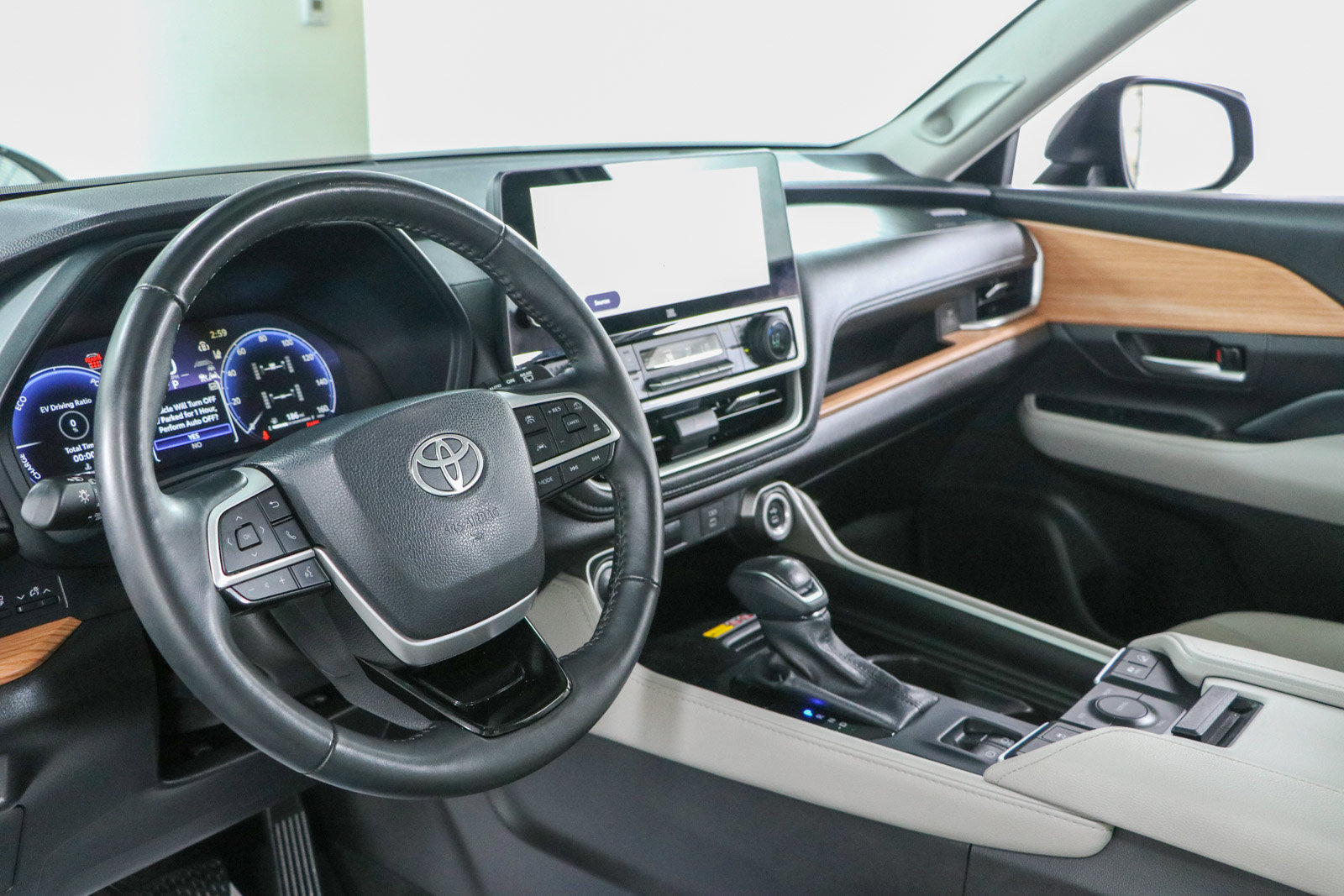 Used 2025 Toyota Grand Highlander AWD Hybrid image 23