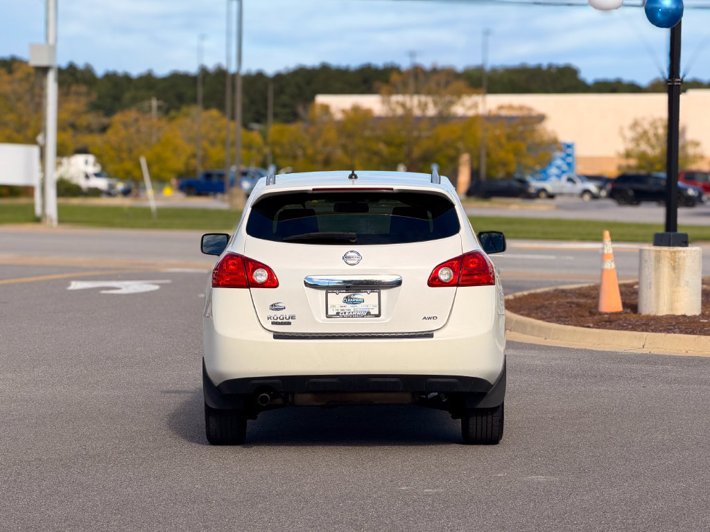 Used 2015 Nissan Rogue S w/ Convenience Package AWD/4WD image 6