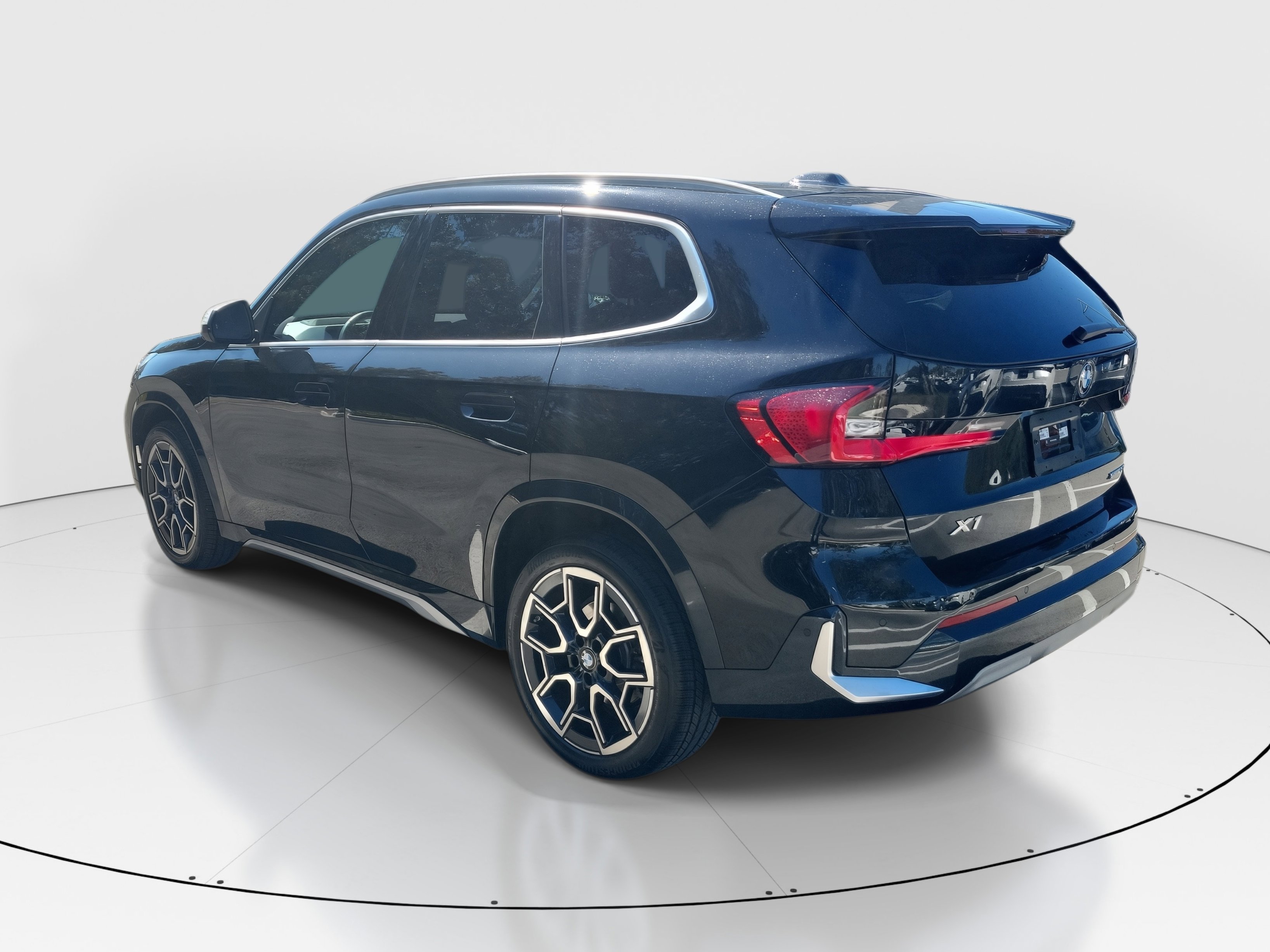 Used 2023 BMW X1 xDrive28i w/ Premium Package image 4