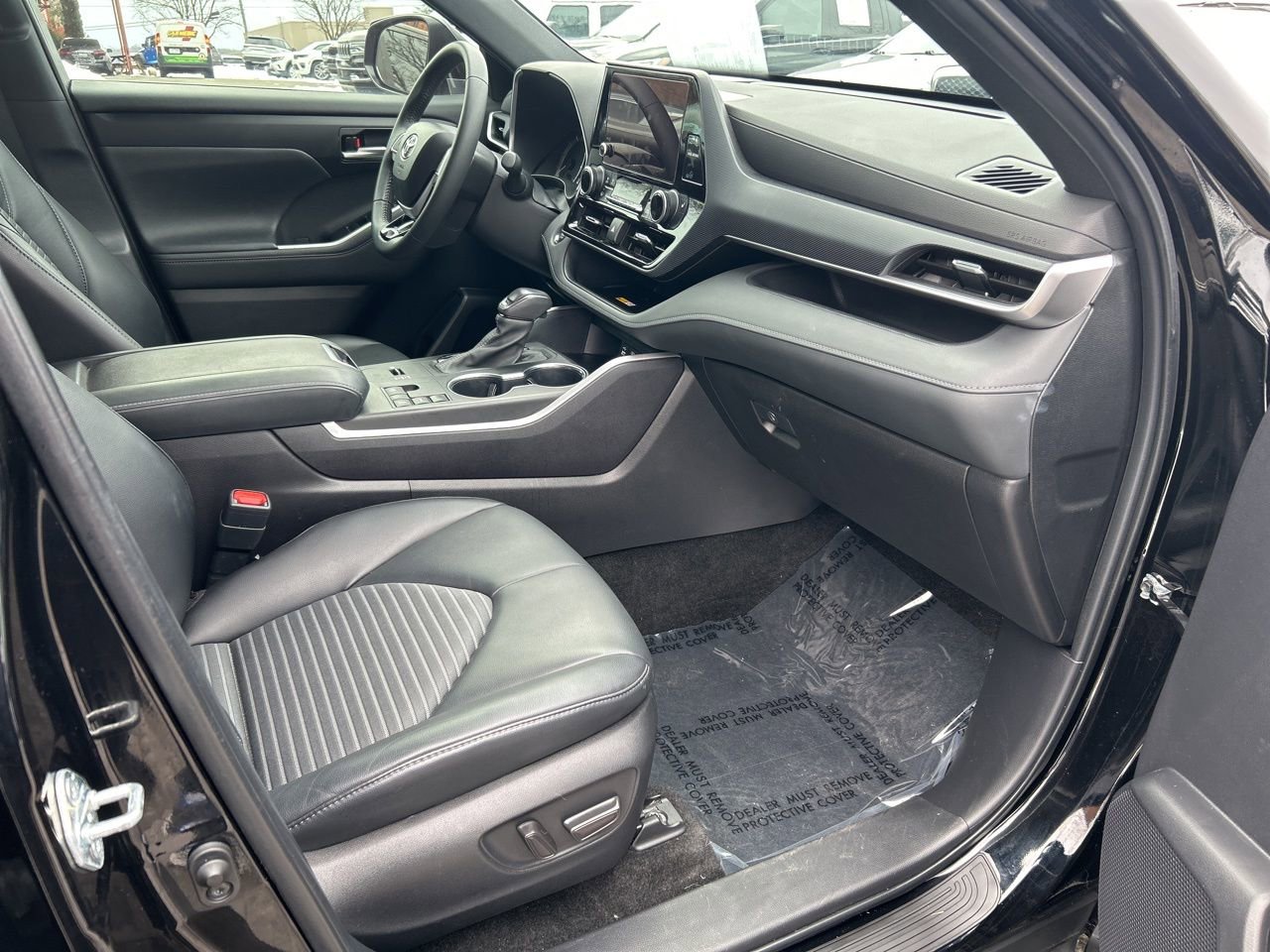 Used 2023 Toyota Highlander XSE image 30