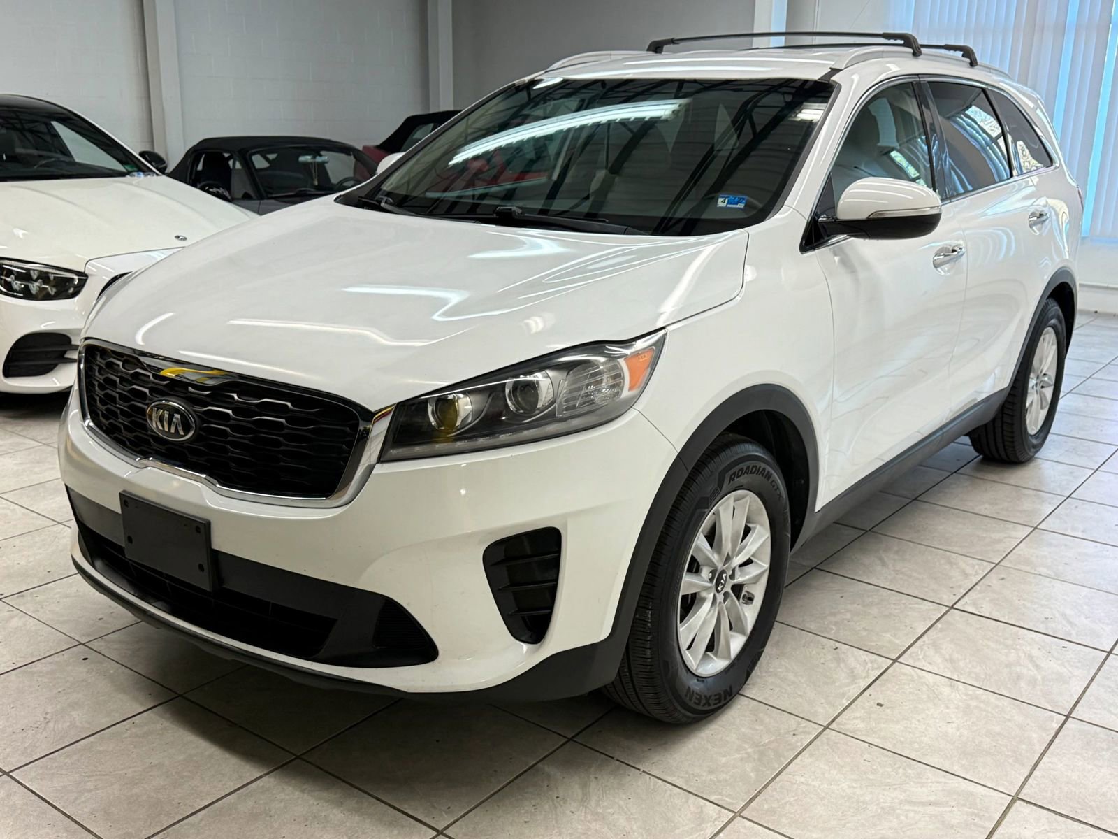 Used 2019 Kia Sorento LX w/ LX Convenience Package image 3