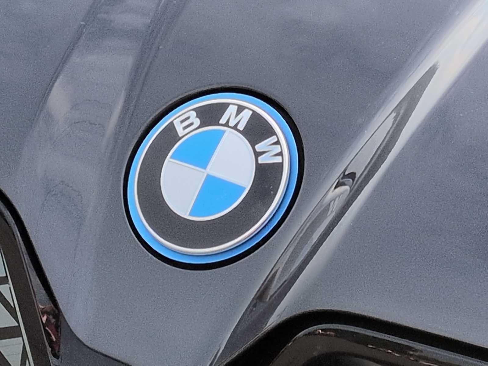 Used 2024 BMW iX xDrive50 w/ Premium Package AWD/4WD image 12