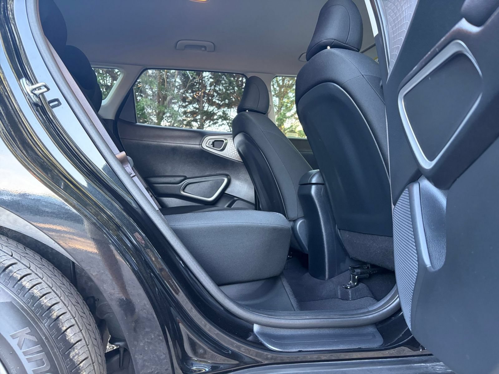 Used 2025 Kia Soul LX w/ LX Technology Package FWD image 23