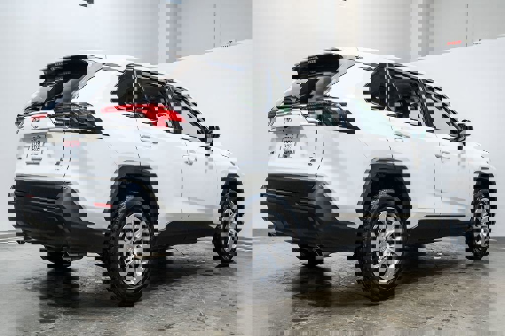 Used 2024 Toyota RAV4 LE image 7