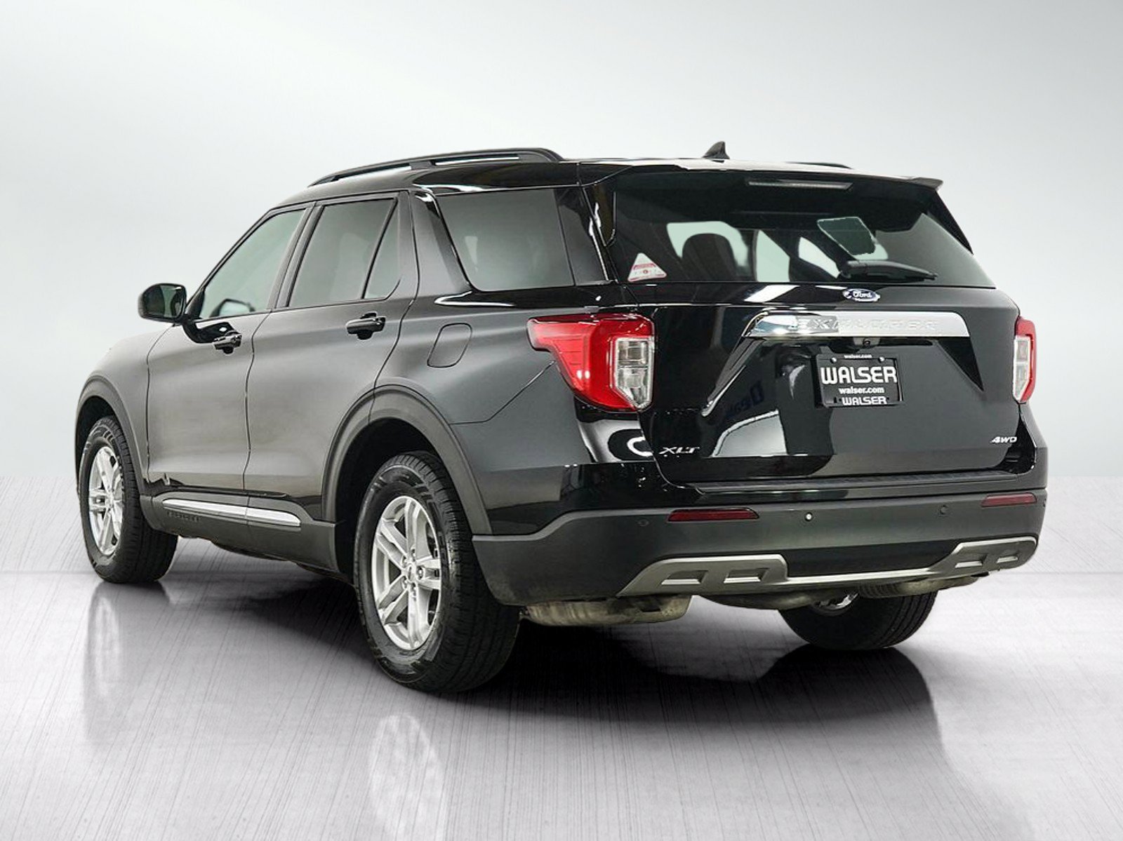 Used 2021 Ford Explorer XLT w/ Equipment Group 202A AWD/4WD image 4