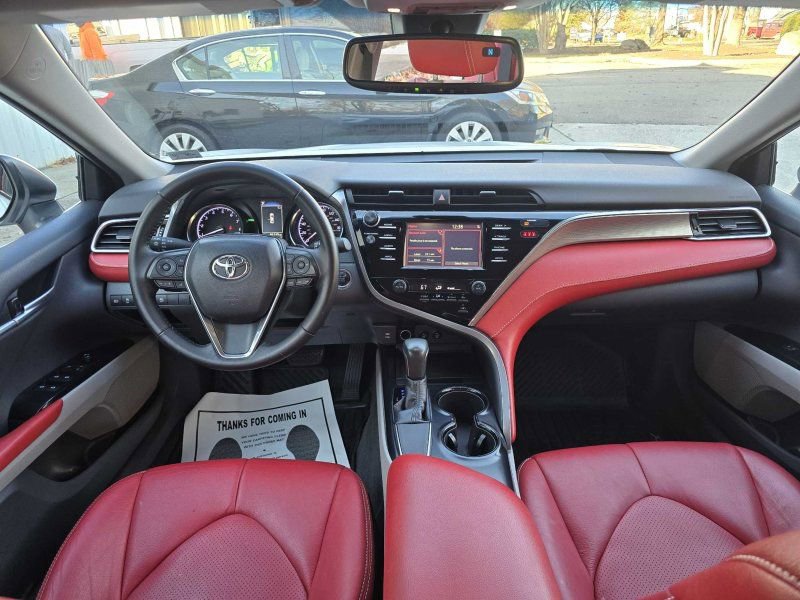 Used 2018 Toyota Camry SE image 14